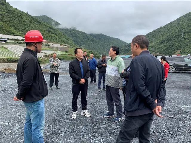 孟松林在白马藏族乡调研灾后重建恢复情况